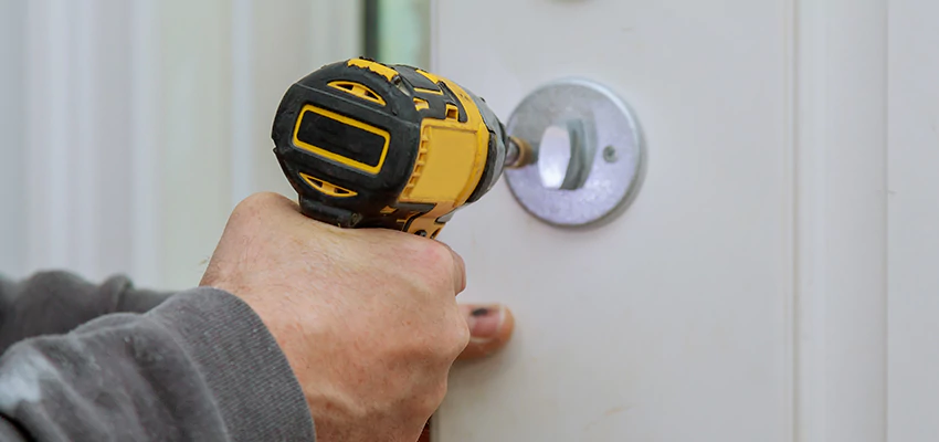 Street Locksmith For Smart Lock Repair in Oak Forest, IL